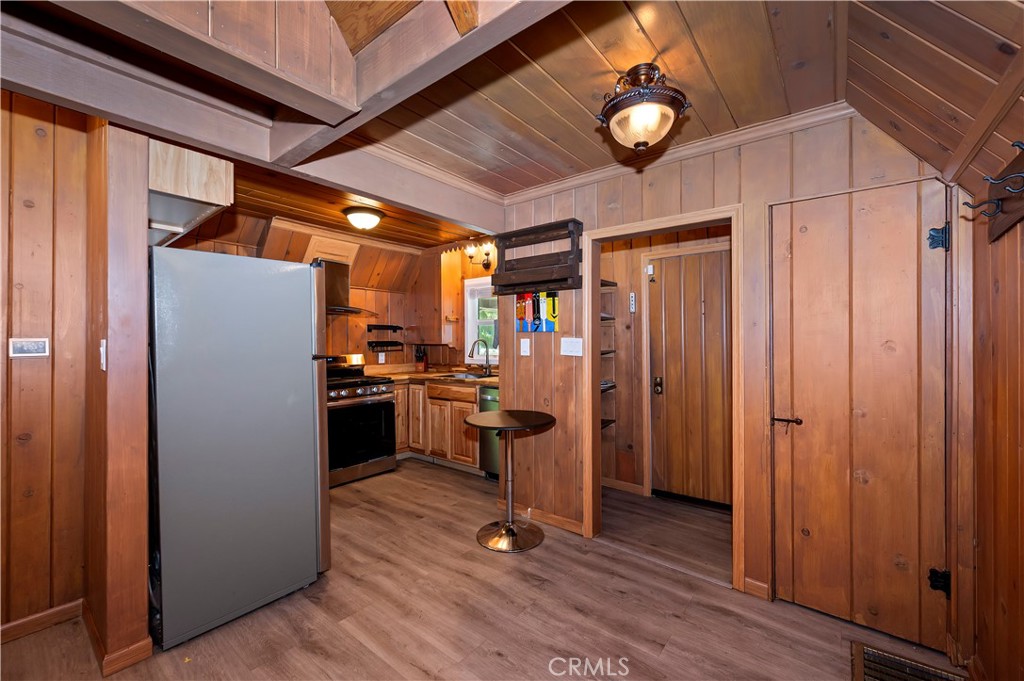 311 Hemlock Property Photo 17