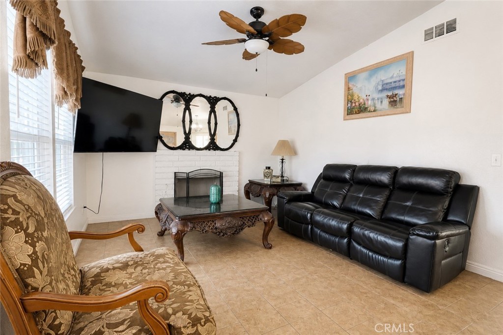 2949 Spruce St Property Photo 6