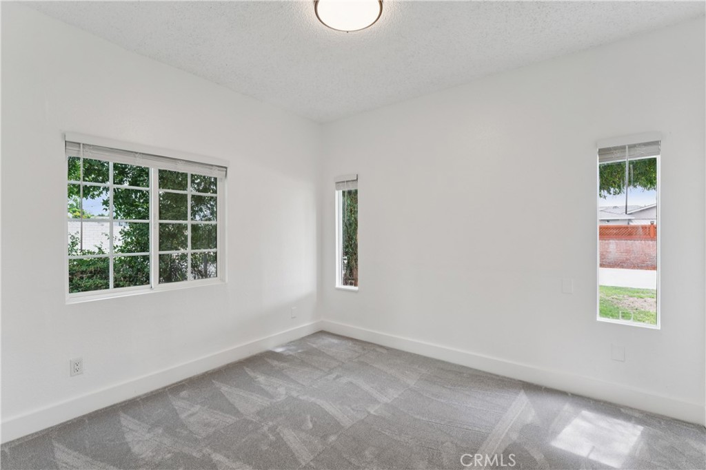 2895 N Sierra Way Property Photo 22
