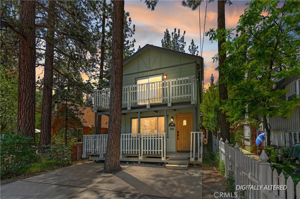 218 E Barker Boulevard Property Photo 1