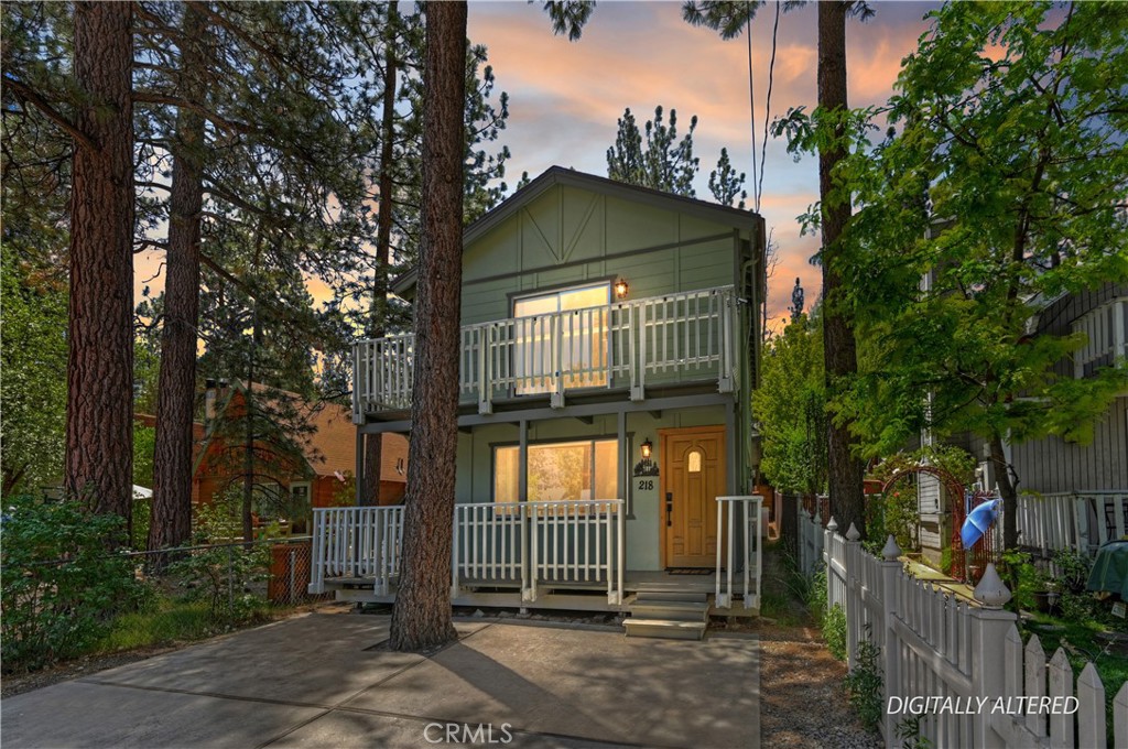 218 E Barker Boulevard Property Photo 1