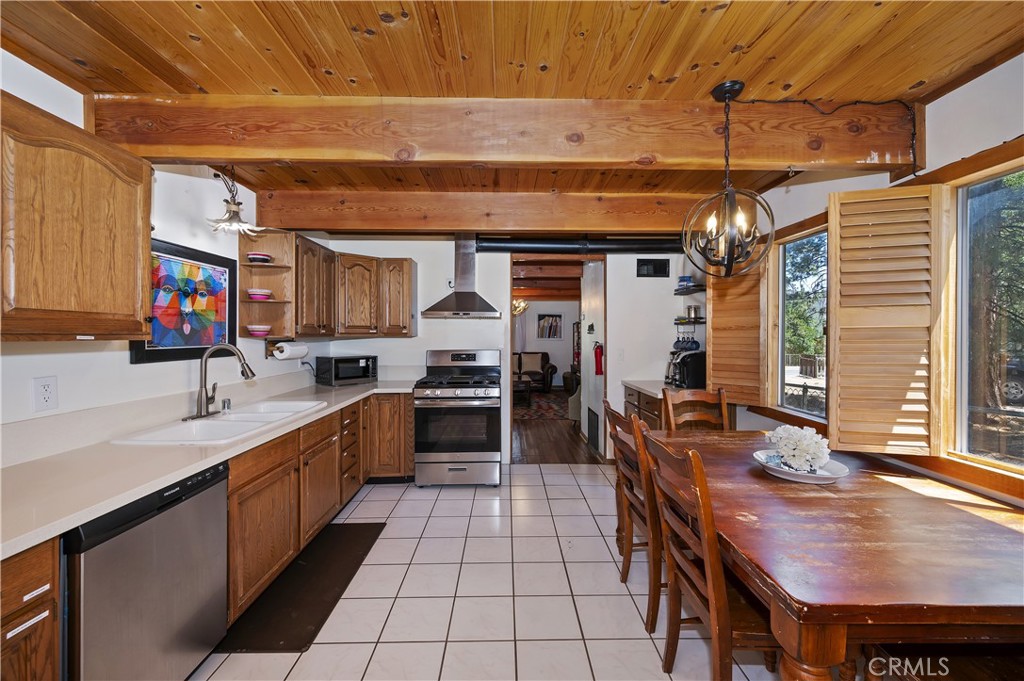 218 E Barker Boulevard Property Photo 6