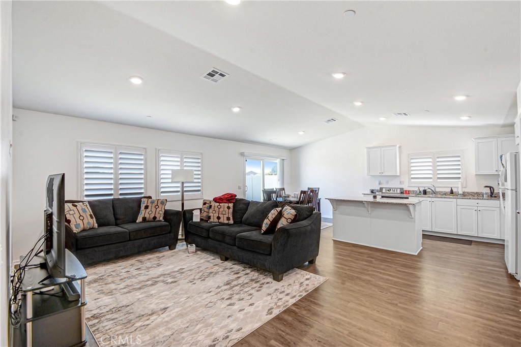 584 Directo Property Photo 2