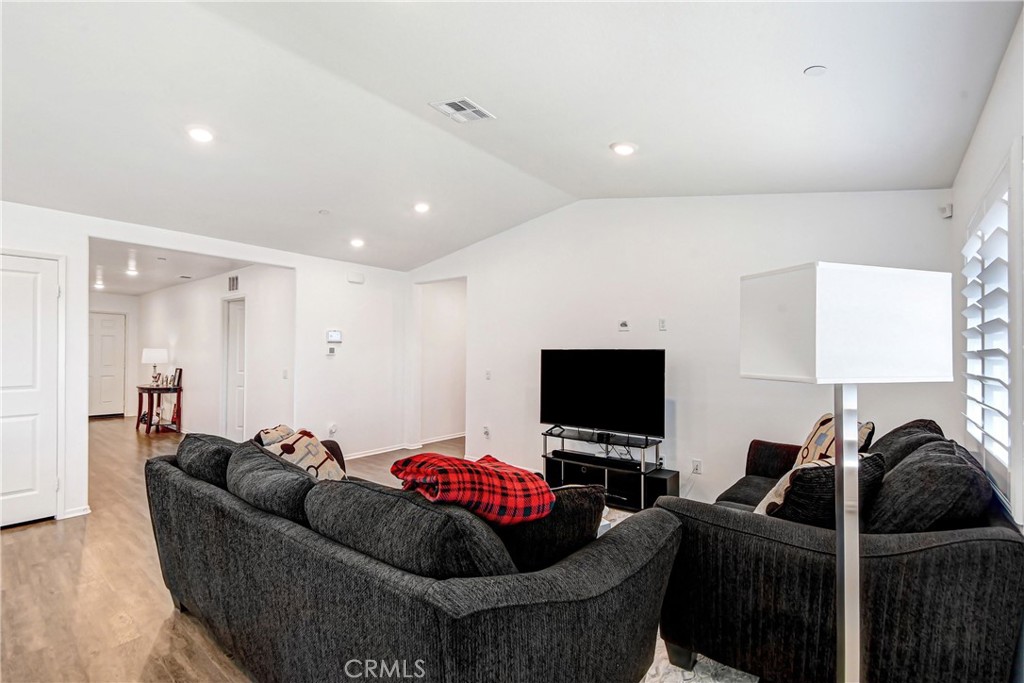 584 Directo Property Photo 3