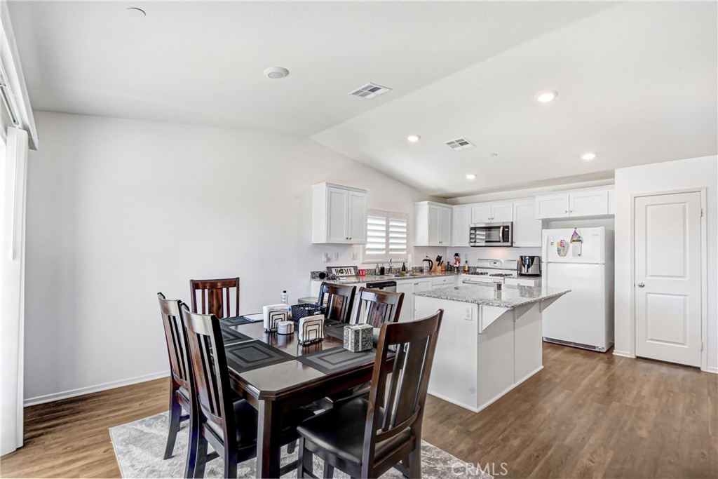584 Directo Property Photo 5