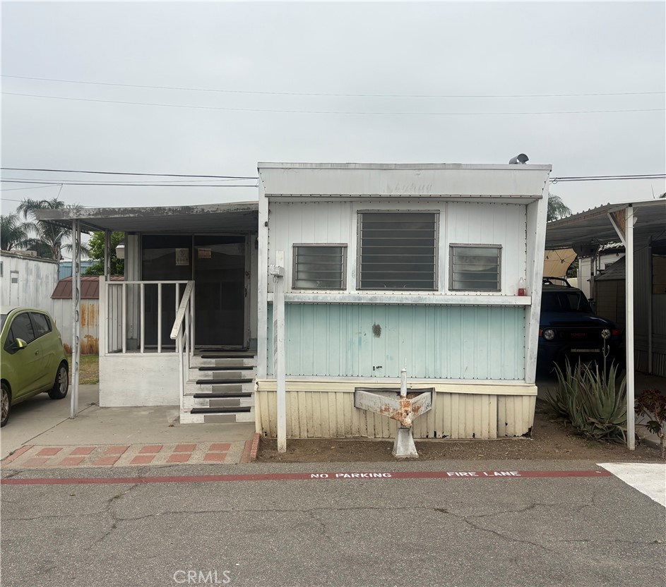 2260 W Rialto Ave #6 Property Photo 1