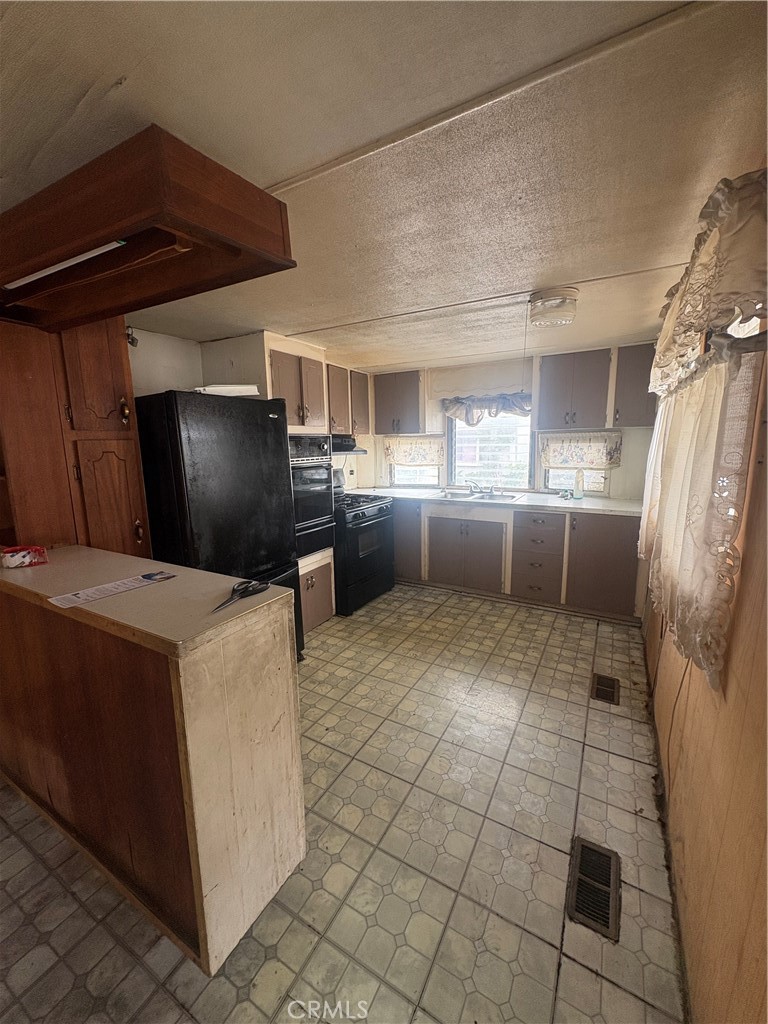 2260 W Rialto Ave #6 Property Photo 4