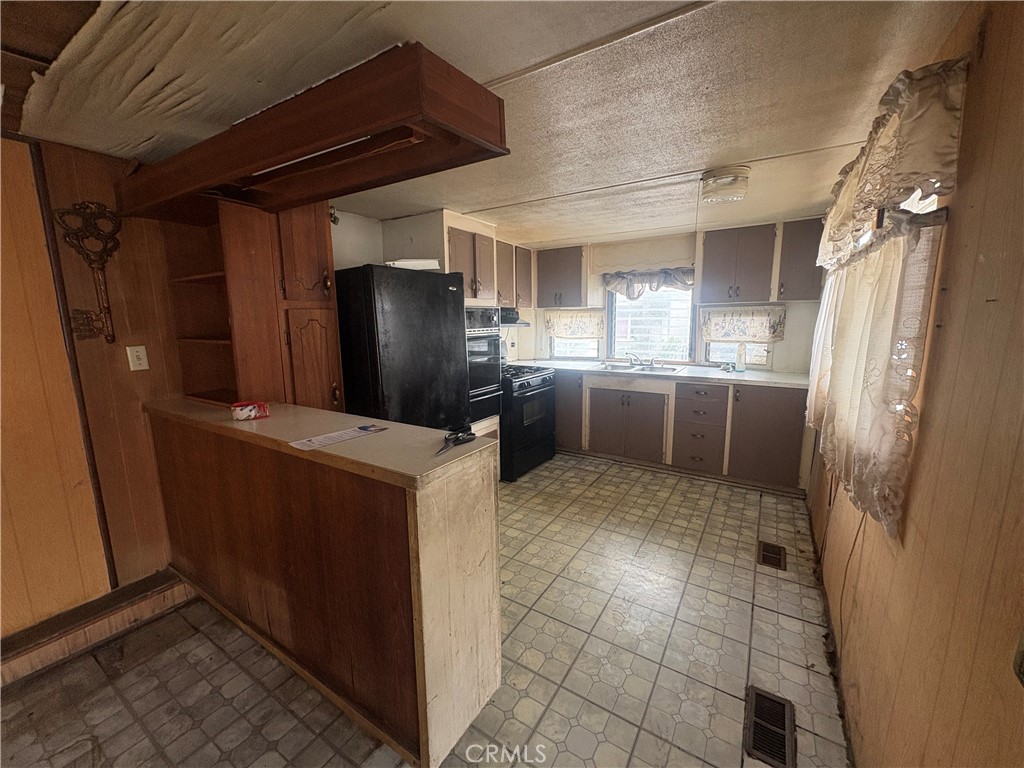 2260 W Rialto Ave #6 Property Photo 5