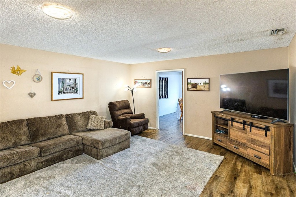 25459 Bellview Property Photo 6