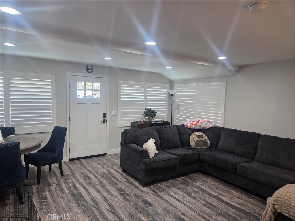 3842 Hillside Property Photo 3
