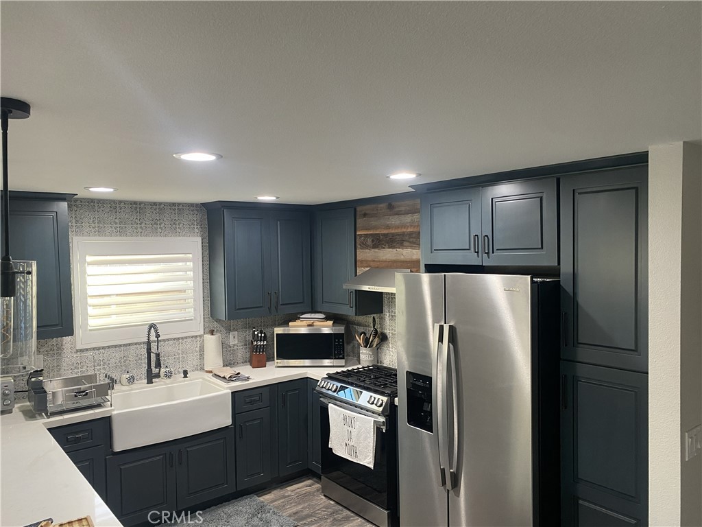 3842 Hillside Property Photo 24