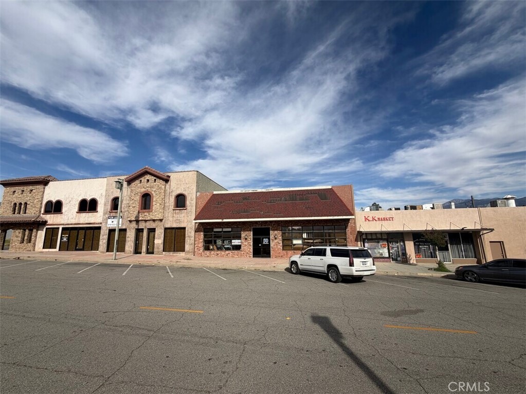 50 N 1st Property Photo 1