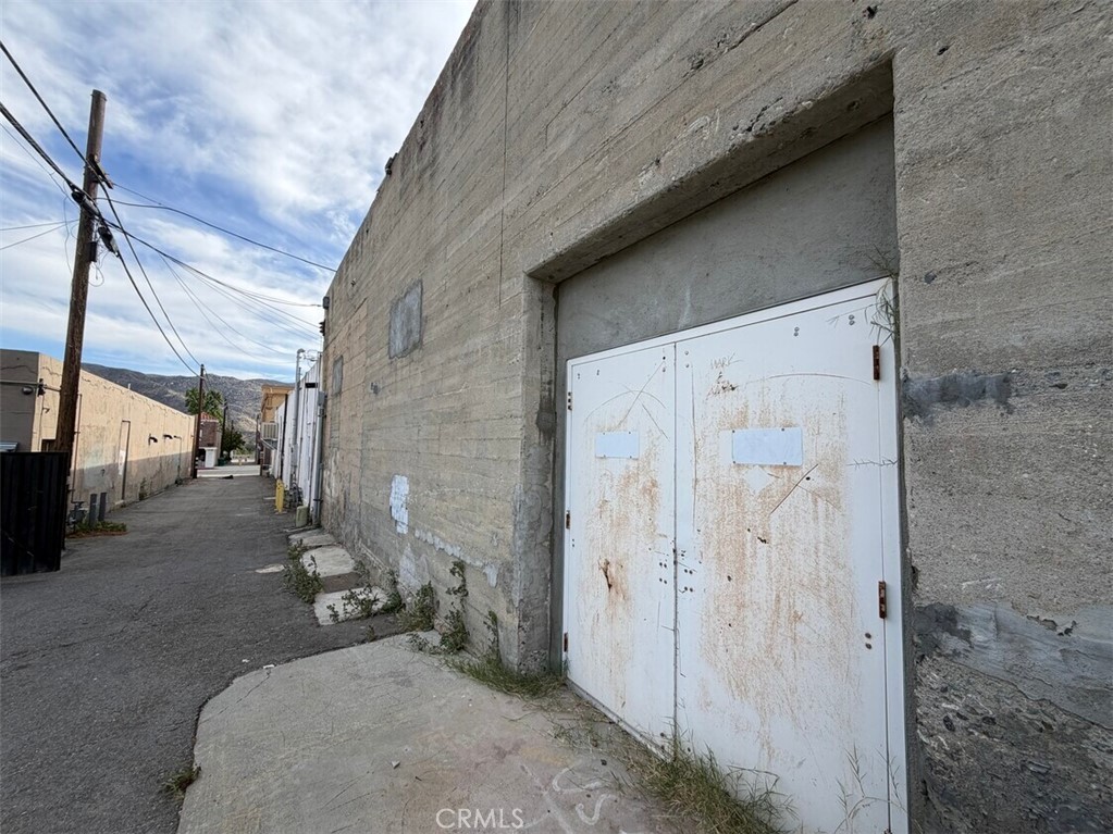 50 N 1st Property Photo 8
