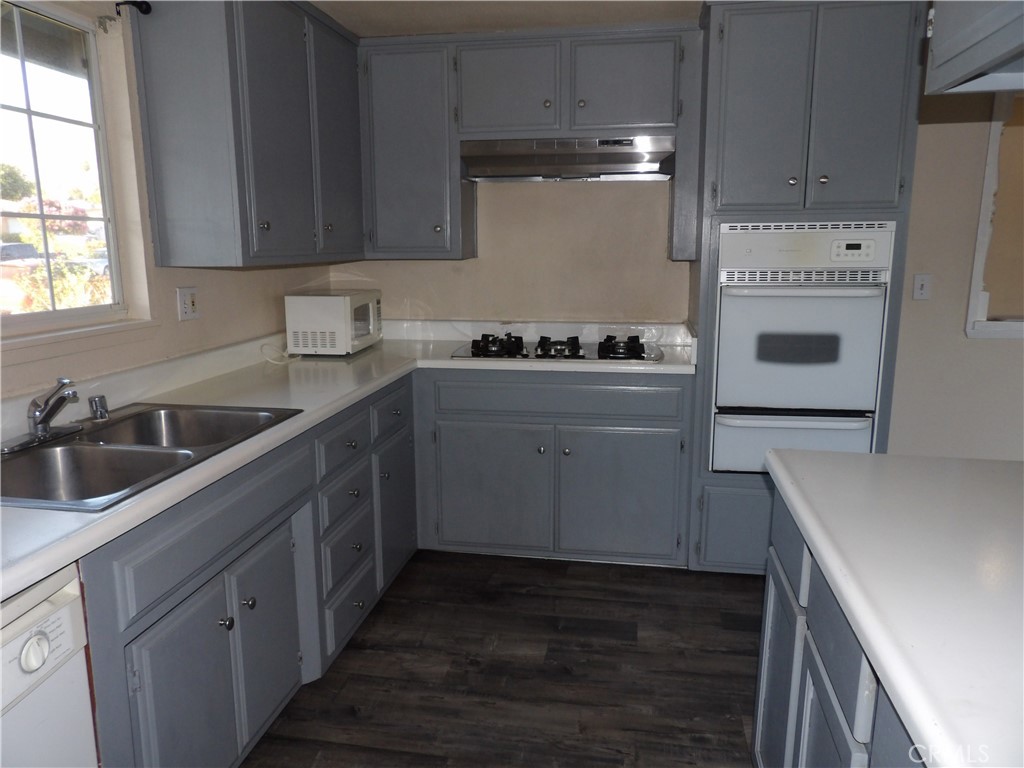 27123 Stratford Street Property Photo 3