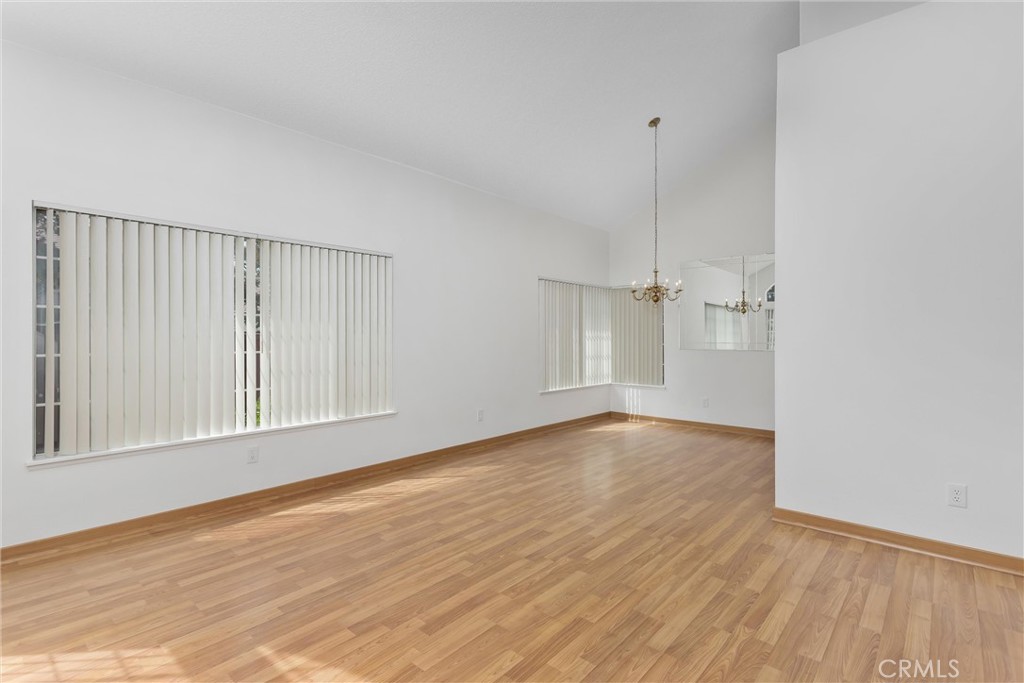 12823 Daisy Court Property Photo 6