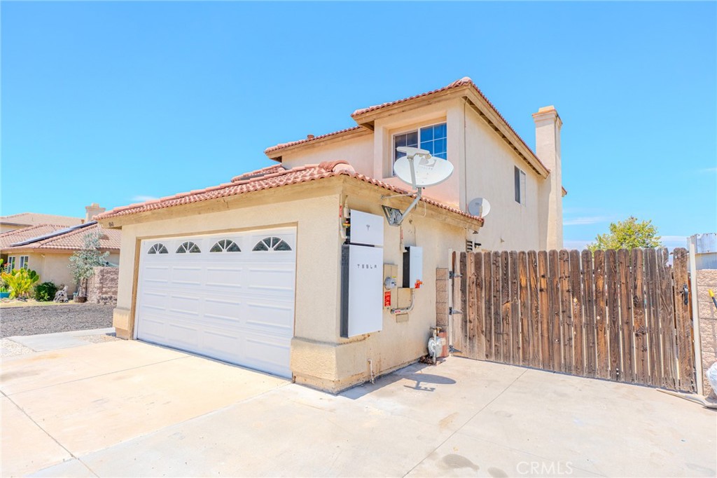 1060 Pertano Property Photo 4