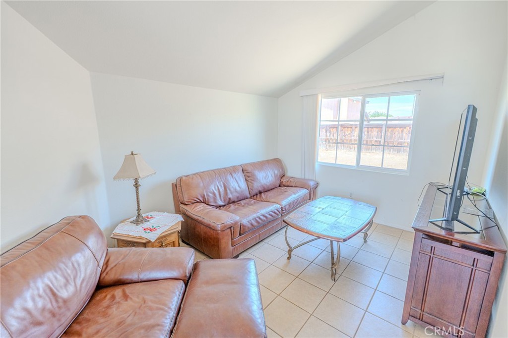 1060 Pertano Property Photo 14