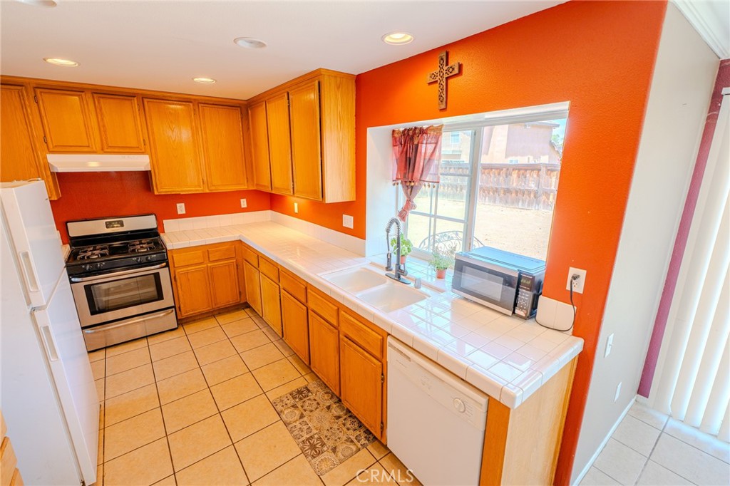 1060 Pertano Property Photo 18