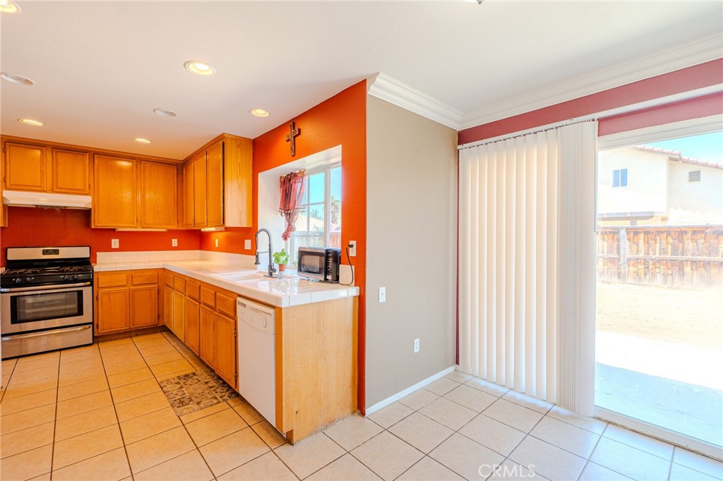 1060 Pertano Property Photo 19
