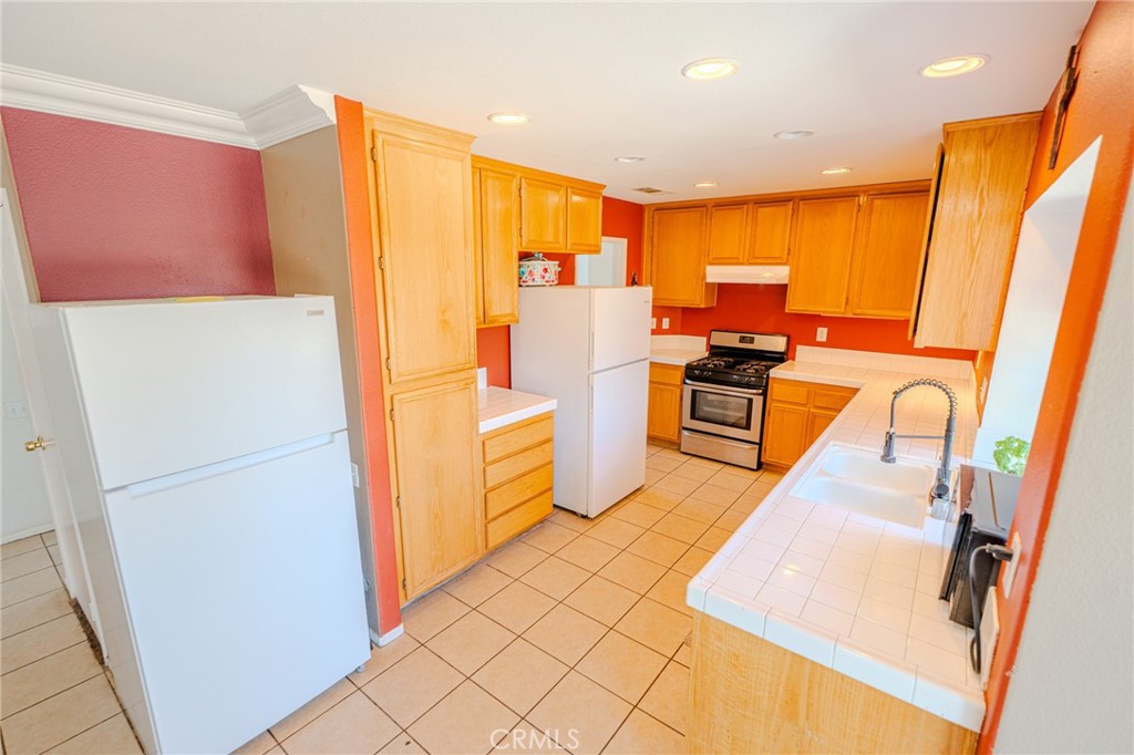 1060 Pertano Property Photo 22