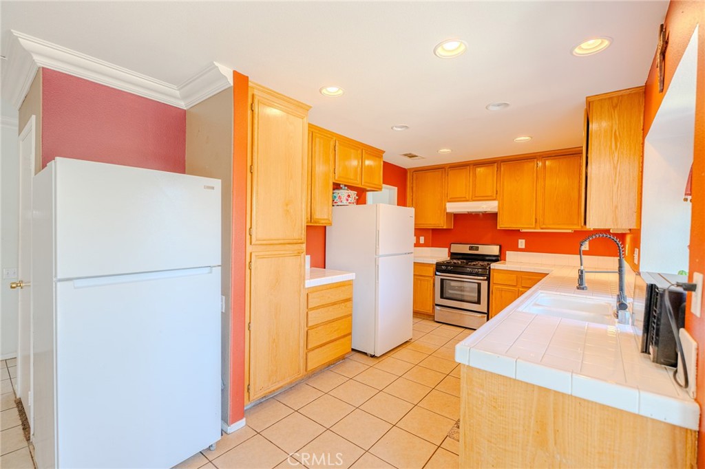 1060 Pertano Property Photo 28
