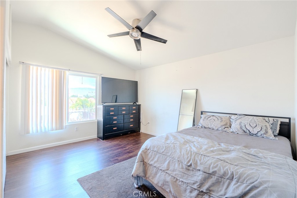 1060 Pertano Property Photo 32