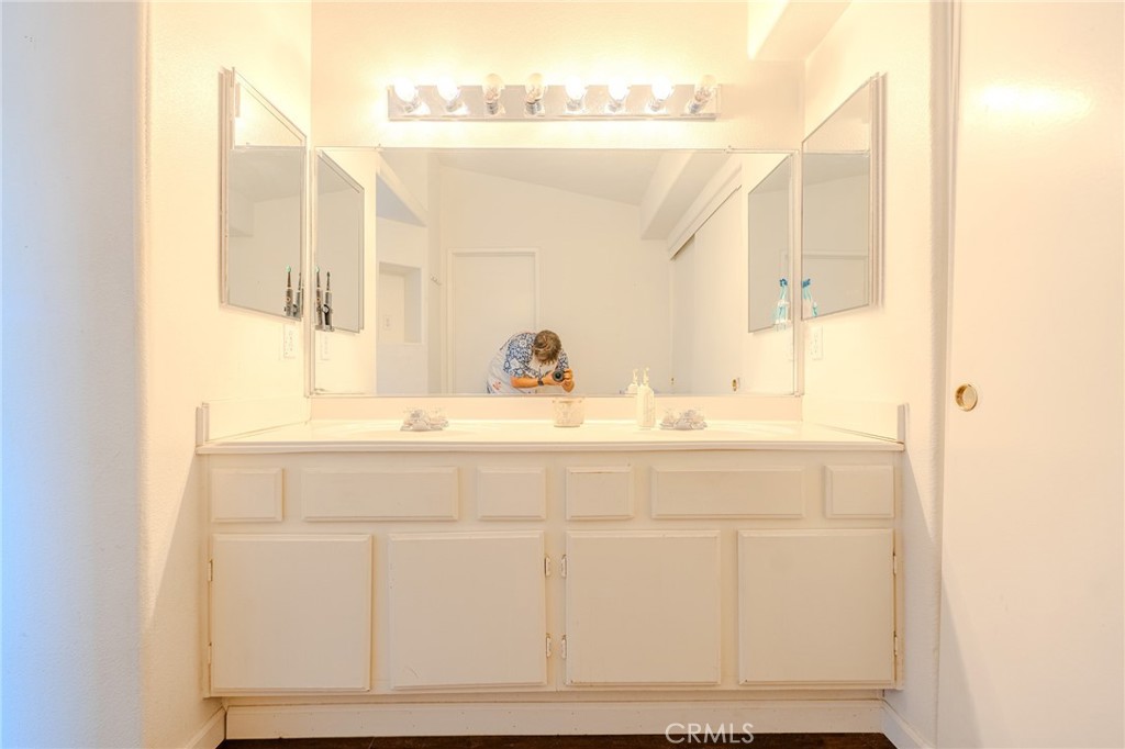 1060 Pertano Property Photo 35