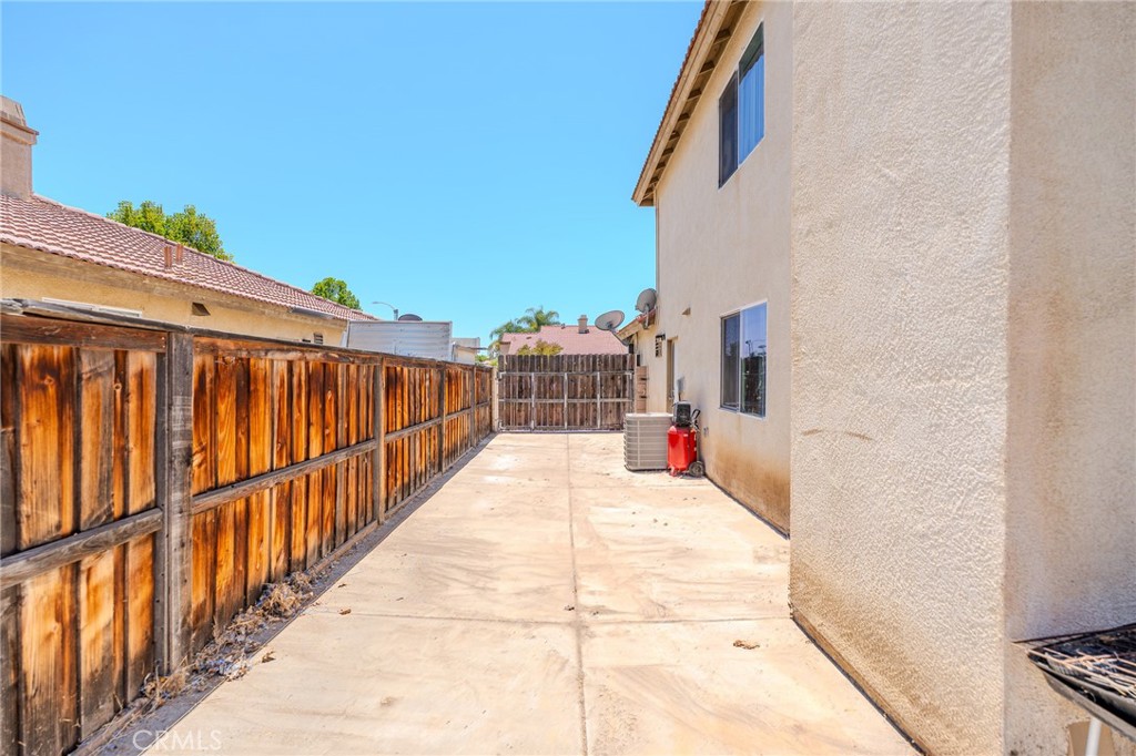 1060 Pertano Property Photo 45