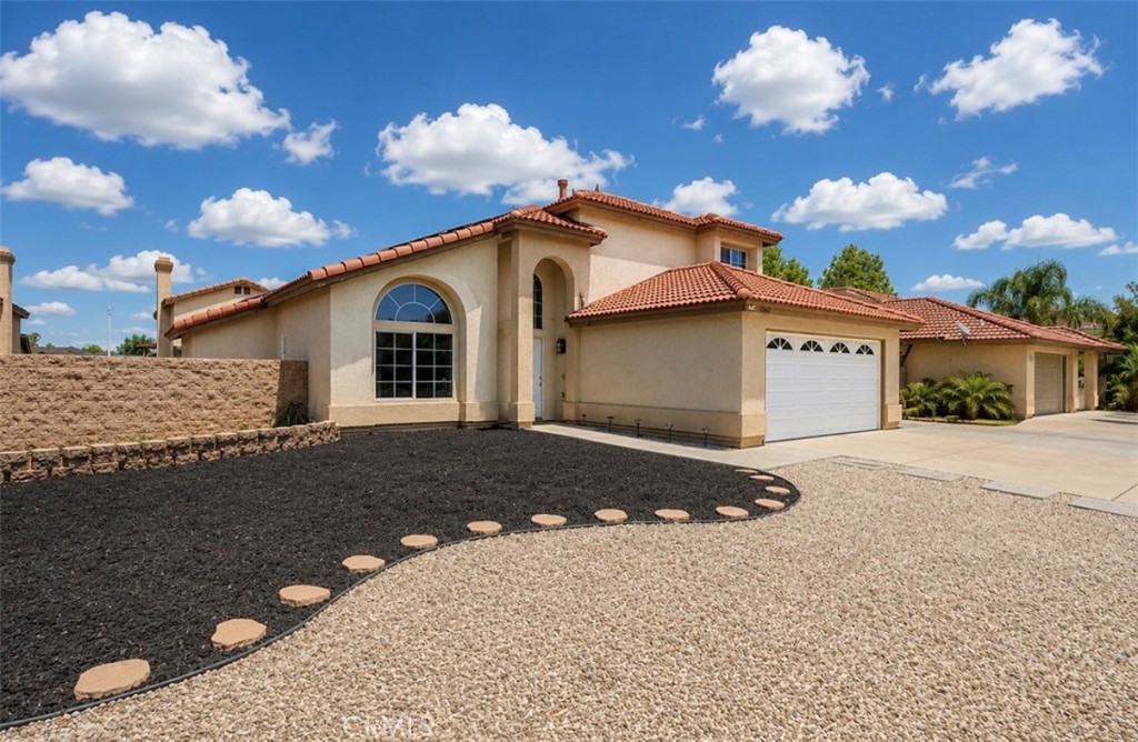 1060 Pertano Property Photo 48