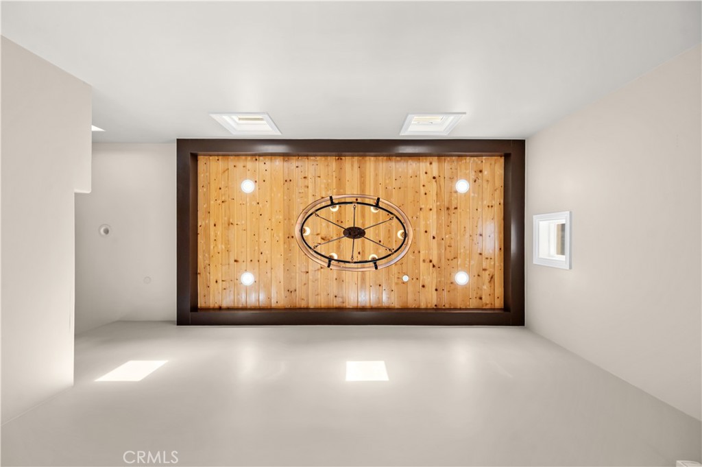 3858 Richwood Property Photo 6