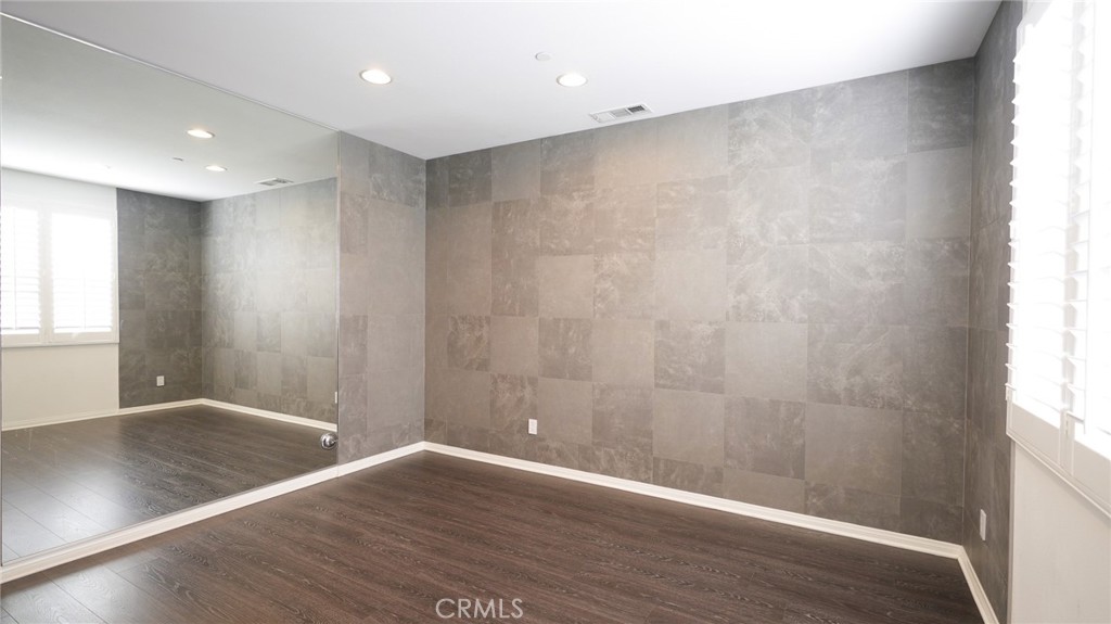 181 E Commercial Property Photo 2