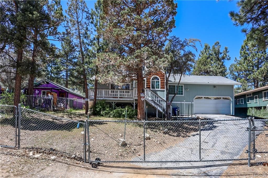 252 Riverside Property Photo 3