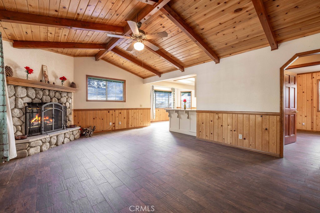 252 Riverside Property Photo 6