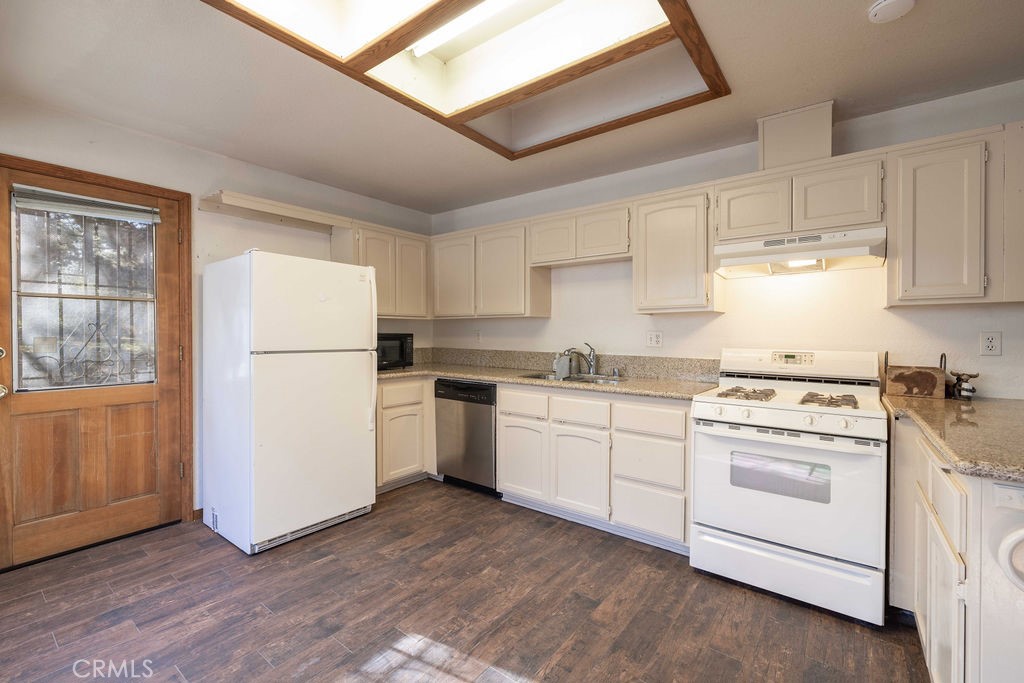 252 Riverside Property Photo 8