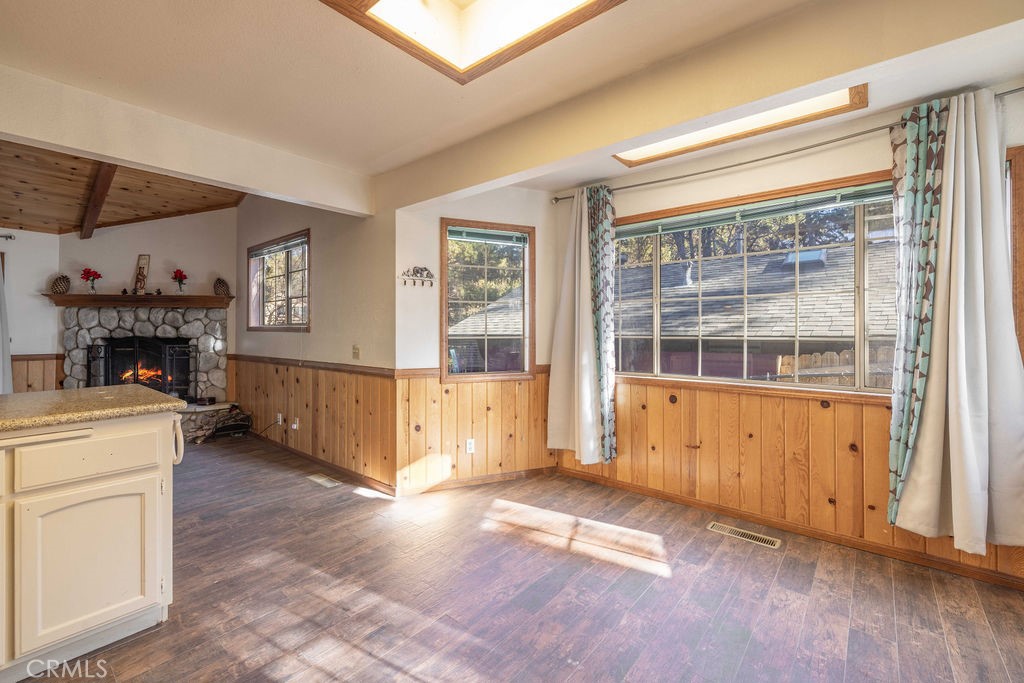 252 Riverside Property Photo 10