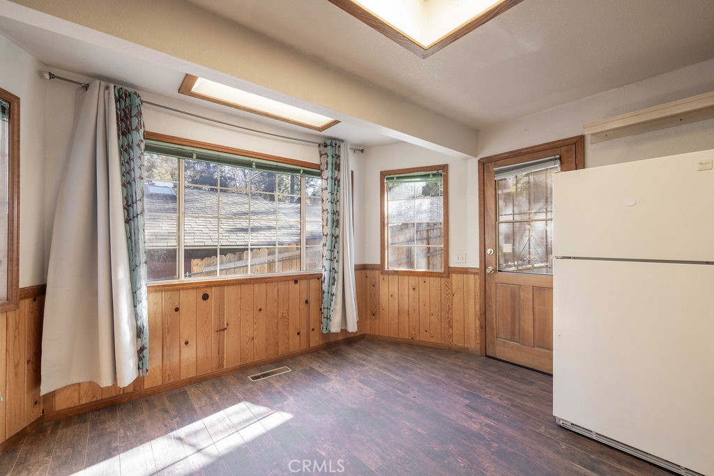 252 Riverside Property Photo 11