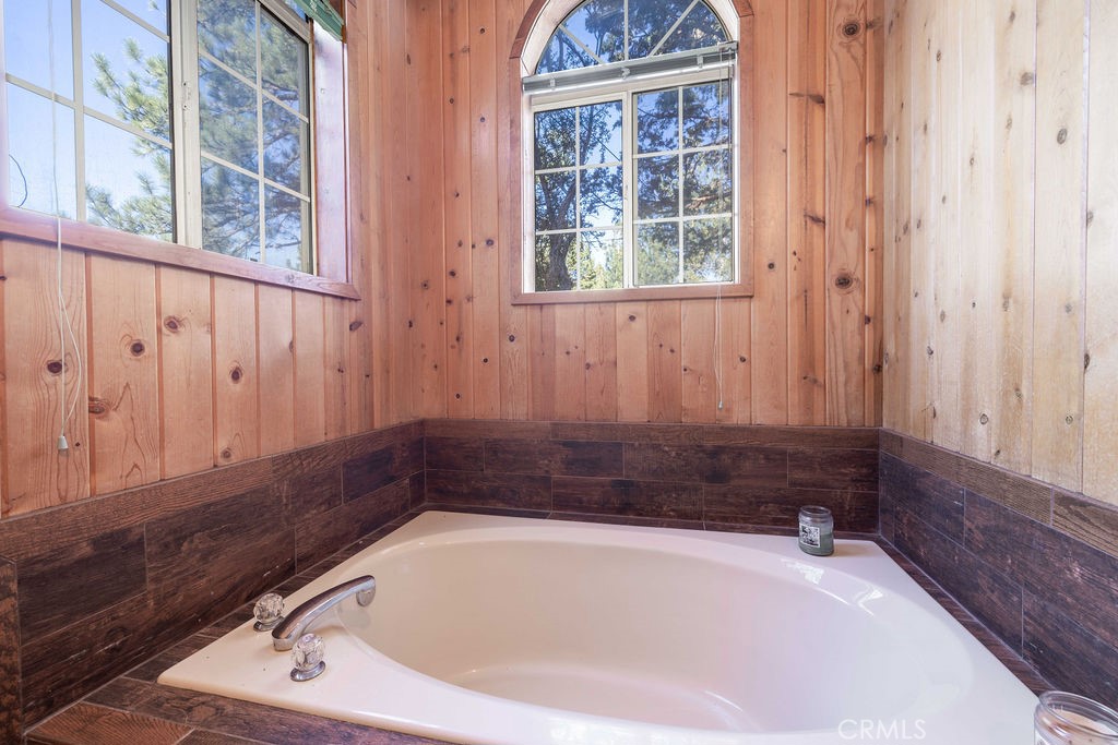 252 Riverside Property Photo 14