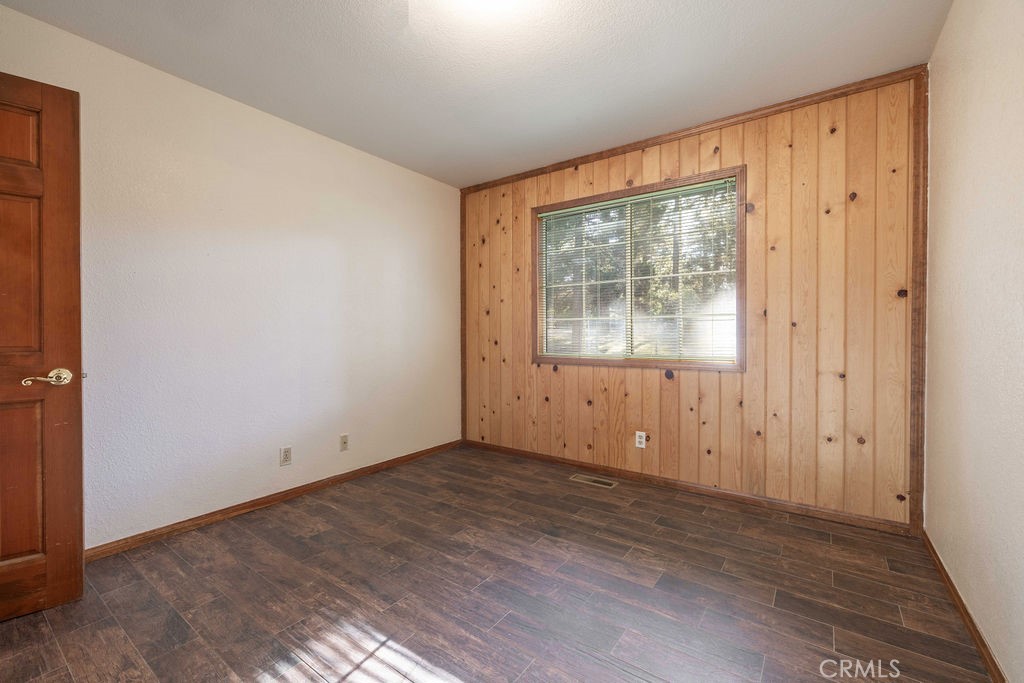 252 Riverside Property Photo 15