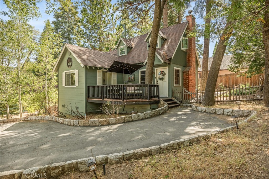 380 Hemlock Property Photo 1