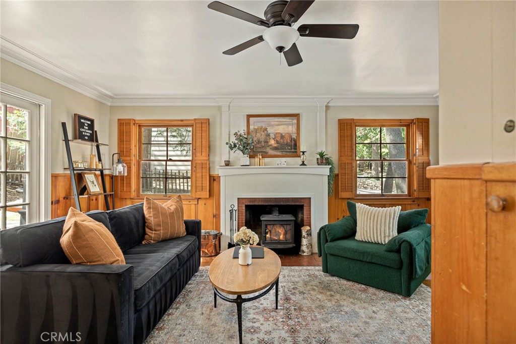 380 Hemlock Property Photo 3