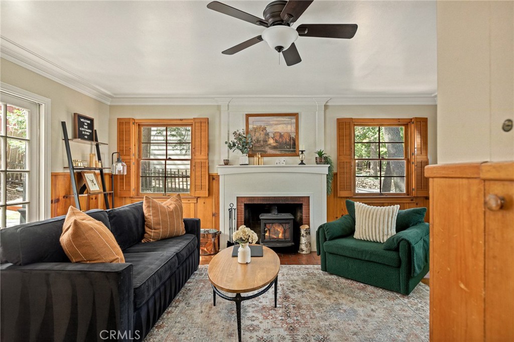 380 Hemlock Property Photo 3