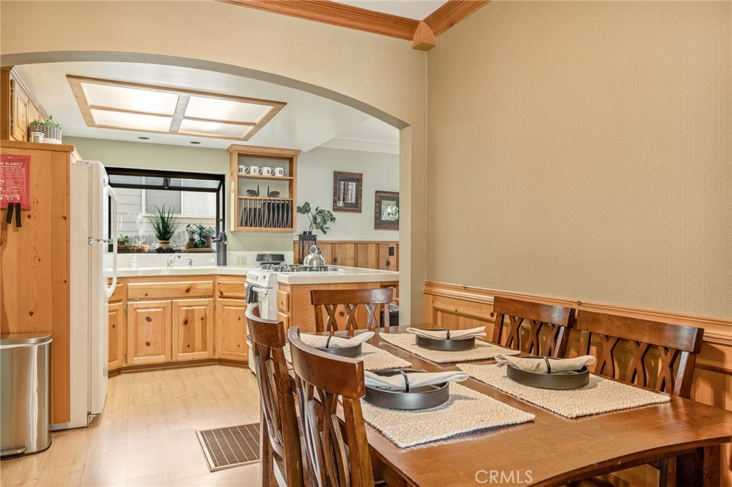 380 Hemlock Property Photo 9