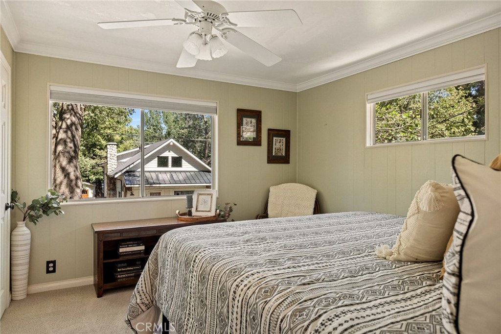 380 Hemlock Property Photo 10