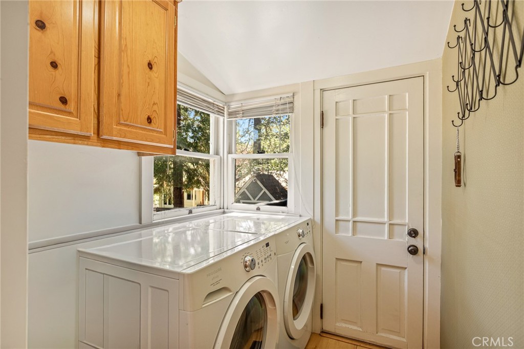 380 Hemlock Property Photo 14