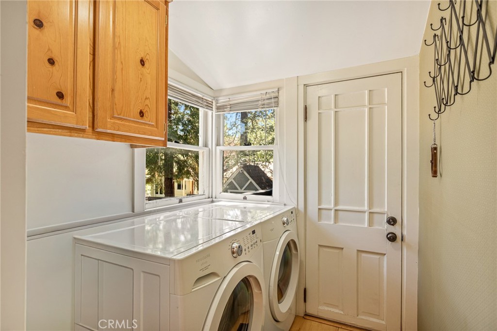 380 Hemlock Property Photo 14