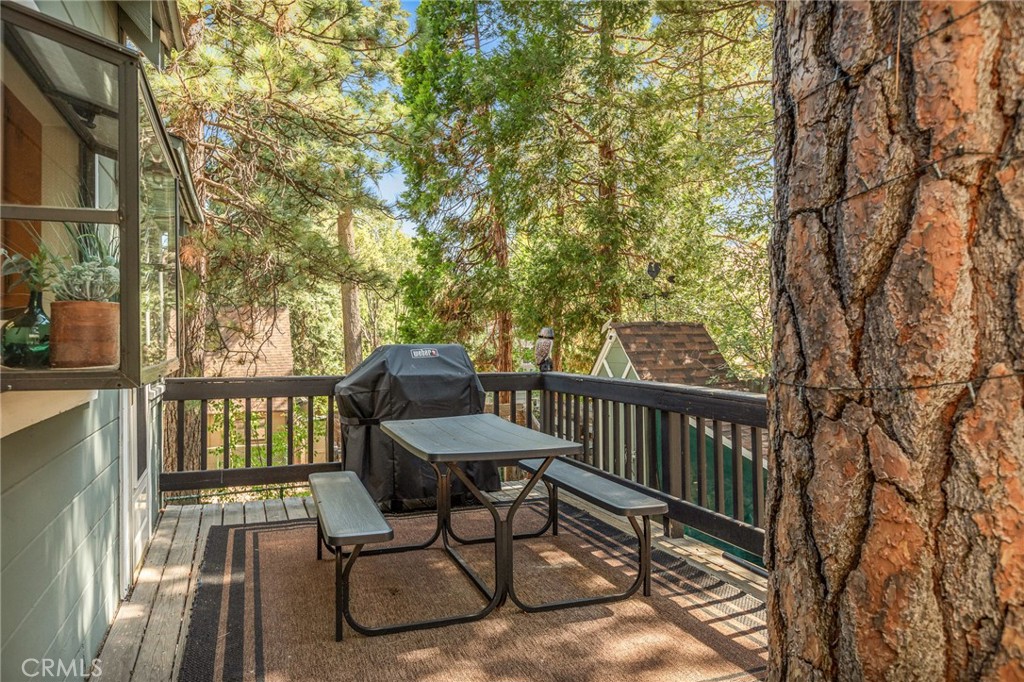 380 Hemlock Property Photo 15