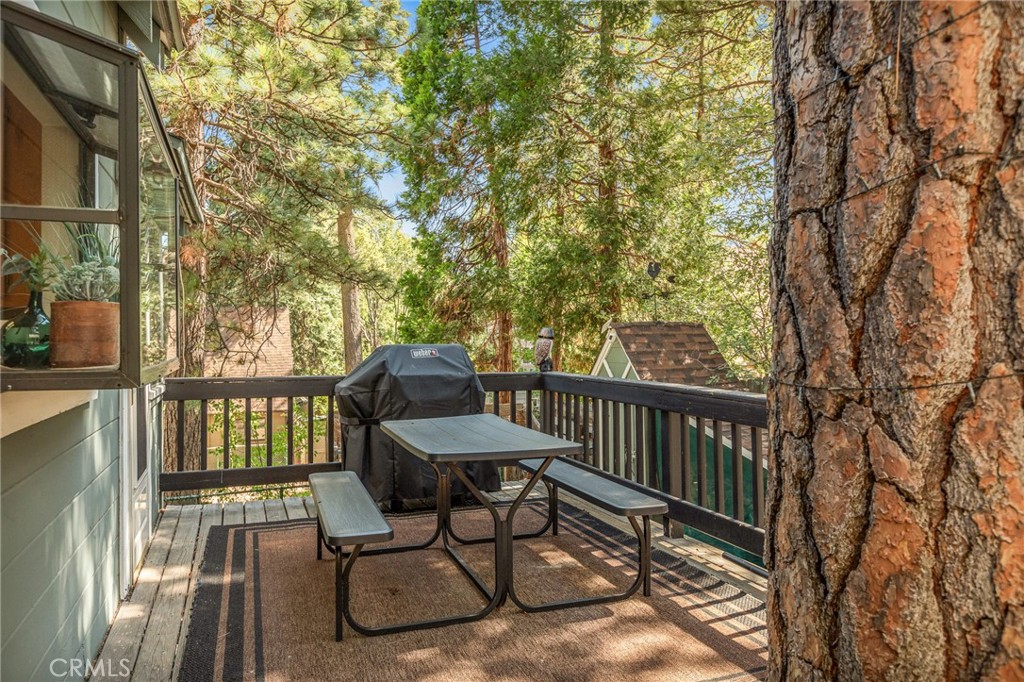 380 Hemlock Property Photo 15