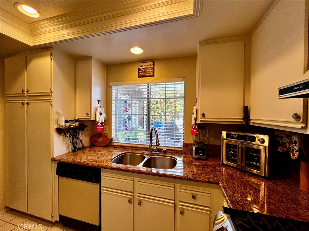 16520 Greystone Drive 119 Property Photo 5