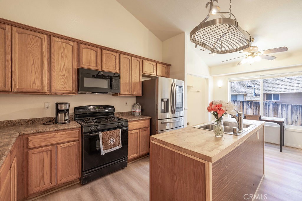 451 Maple Property Photo 6