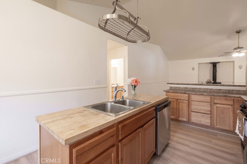 451 Maple Property Photo 8